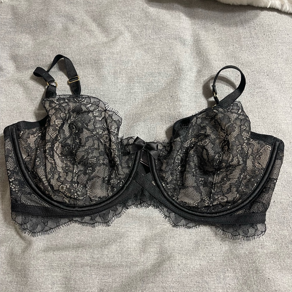 Victoria’s Secret very sexy unlined demi bra